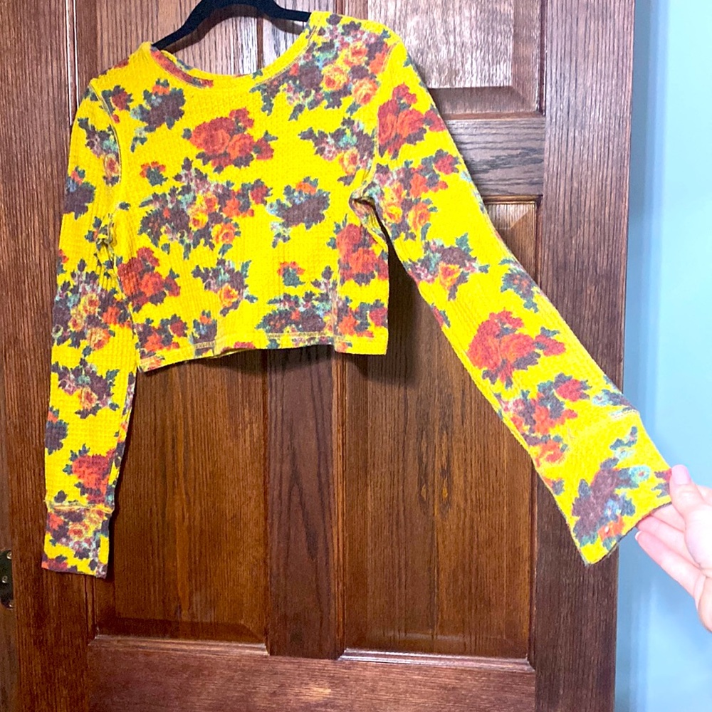 Urban outfitters king sleeve crop top